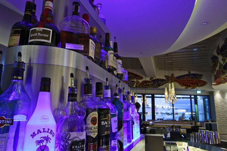 Restaurant bar